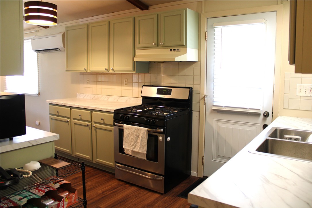 1005 N Wood Street Property Photo 7