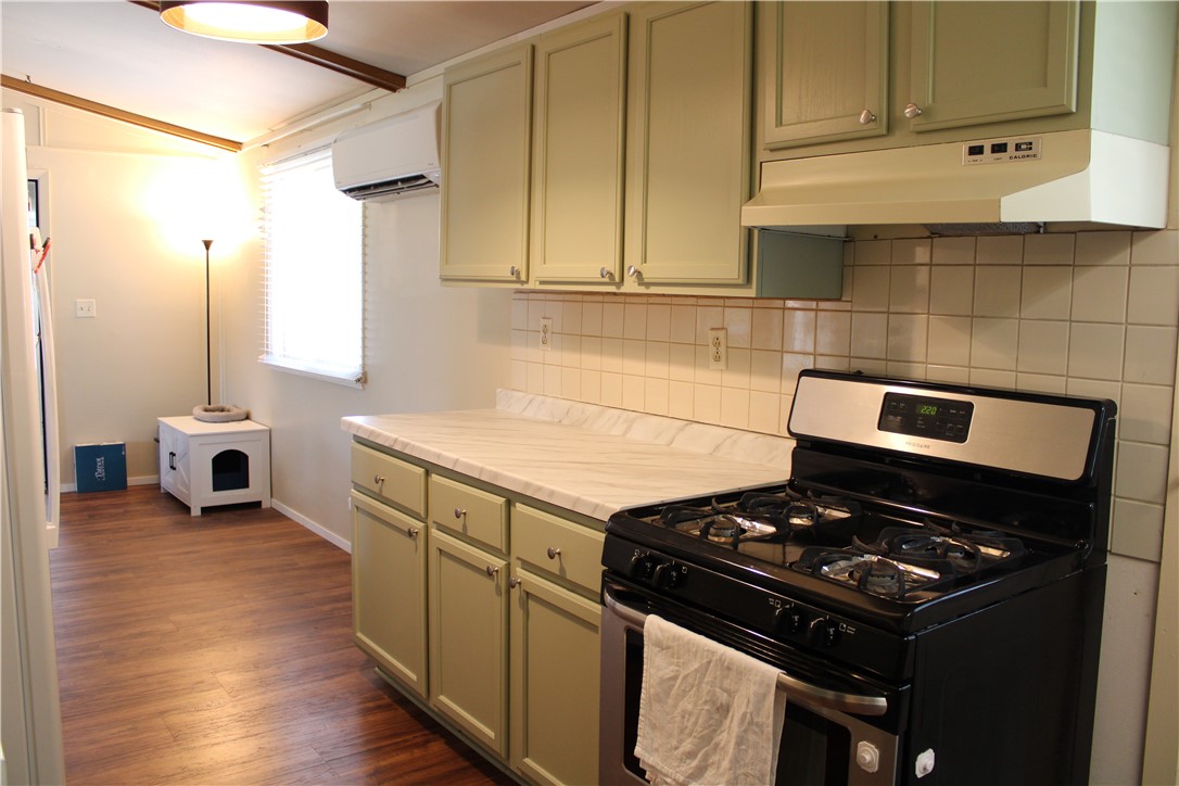 1005 N Wood Street Property Photo 8