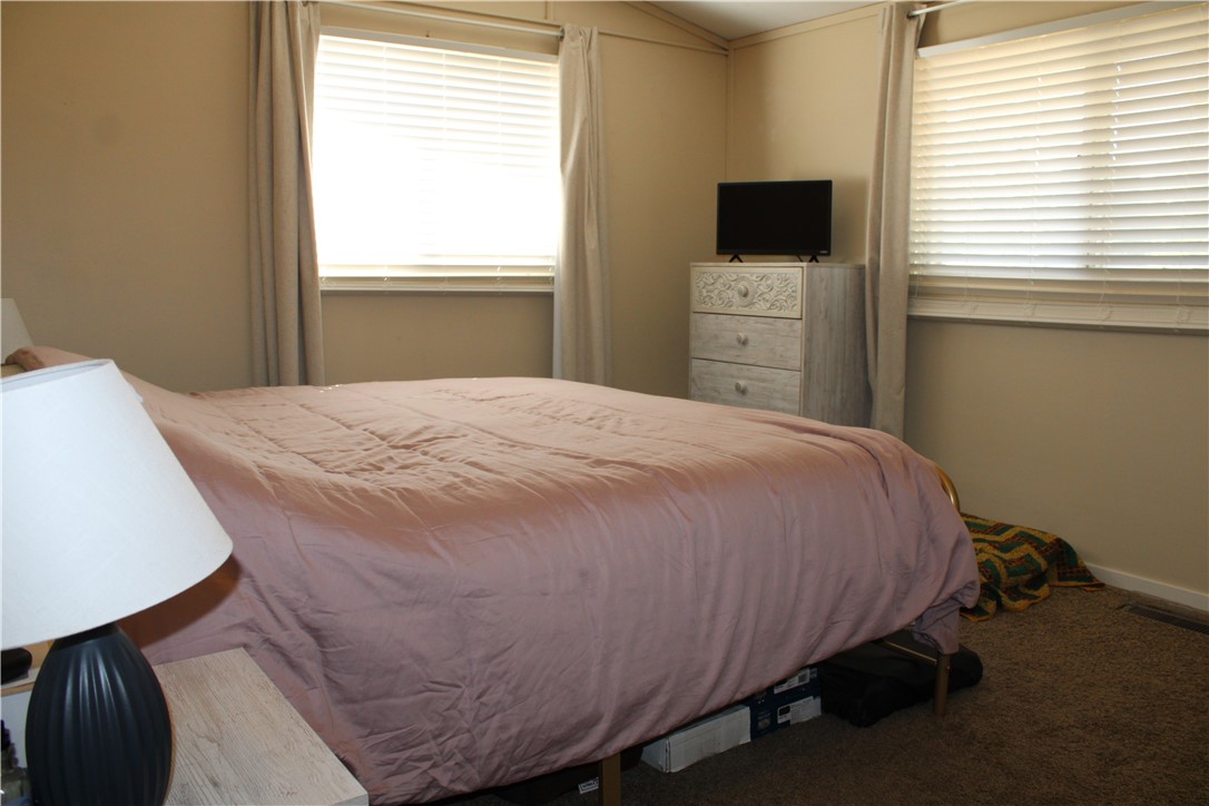 1005 N Wood Street Property Photo 9