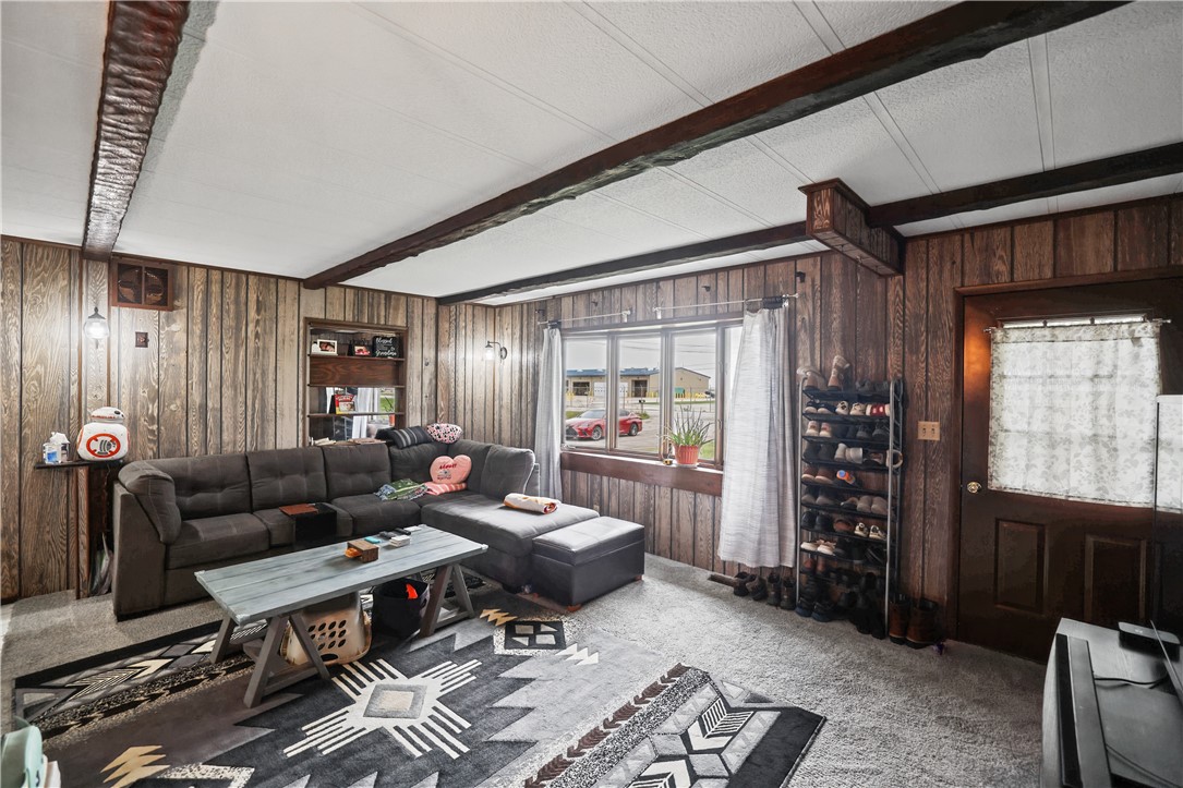 707 S Airport Road Property Photo 4