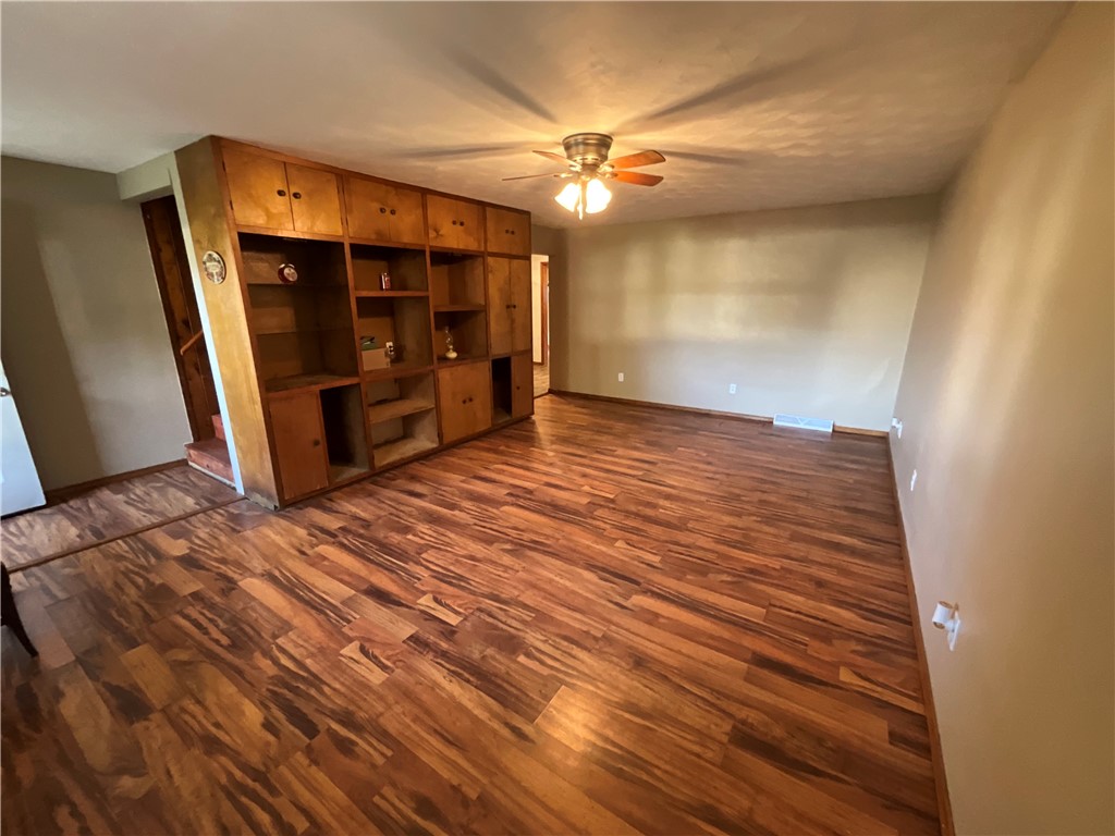 515 N Oak Street Property Photo 2