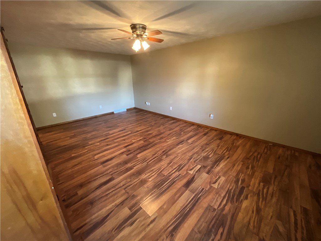 515 N Oak Street Property Photo 3