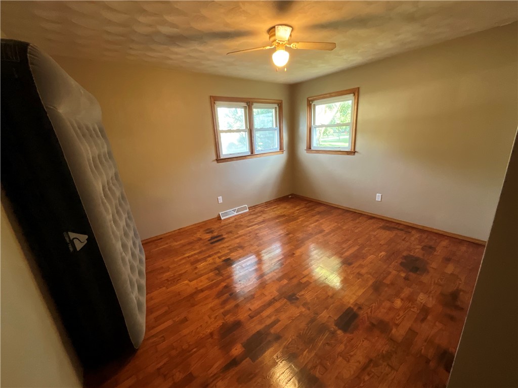 515 N Oak Street Property Photo 4