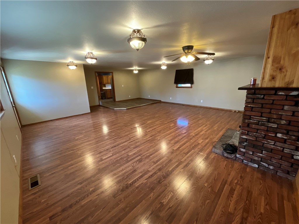515 N Oak Street Property Photo 12