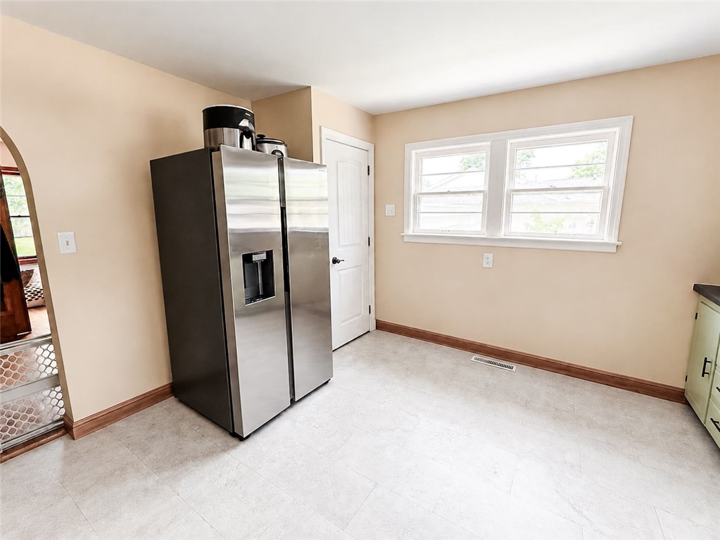 5 Parisian Court Property Photo 14