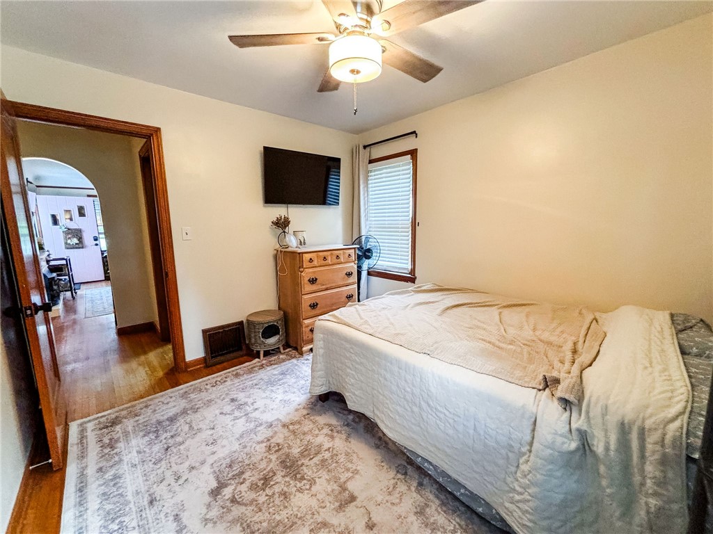 5 Parisian Court Property Photo 15