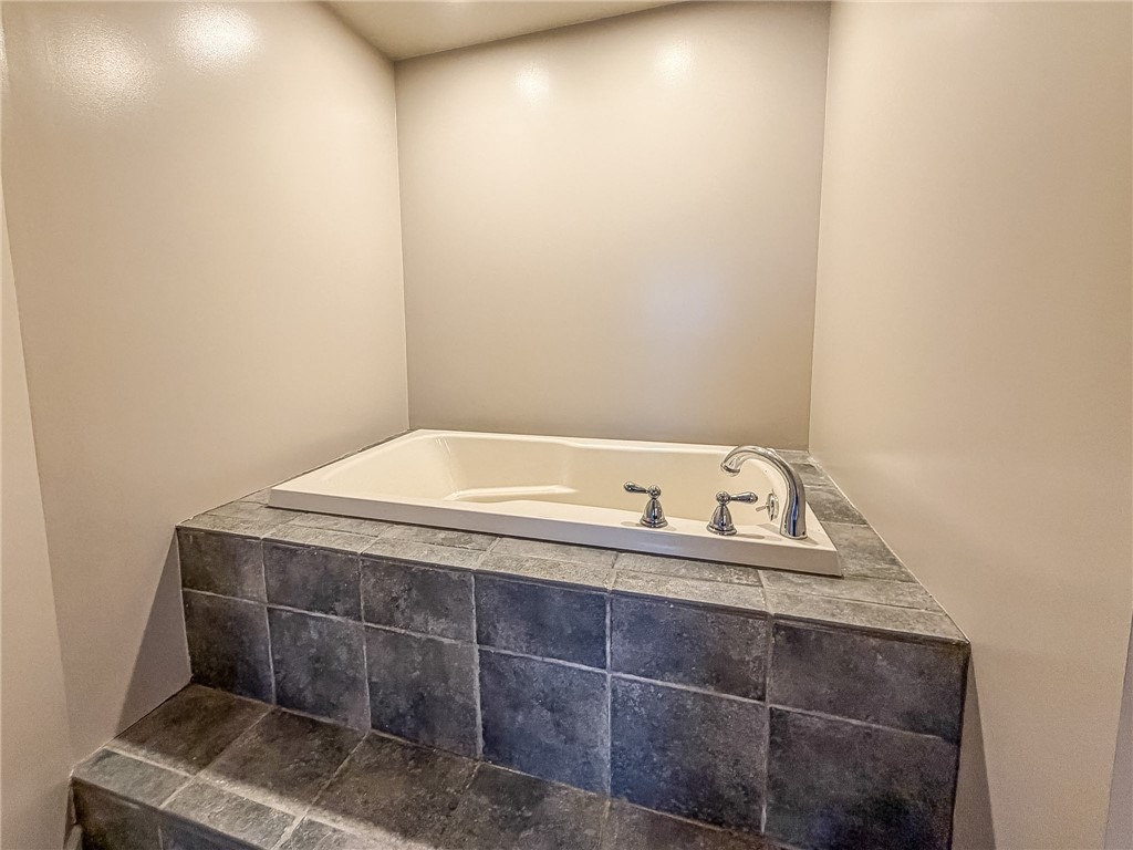 13 View Circle Property Photo 51