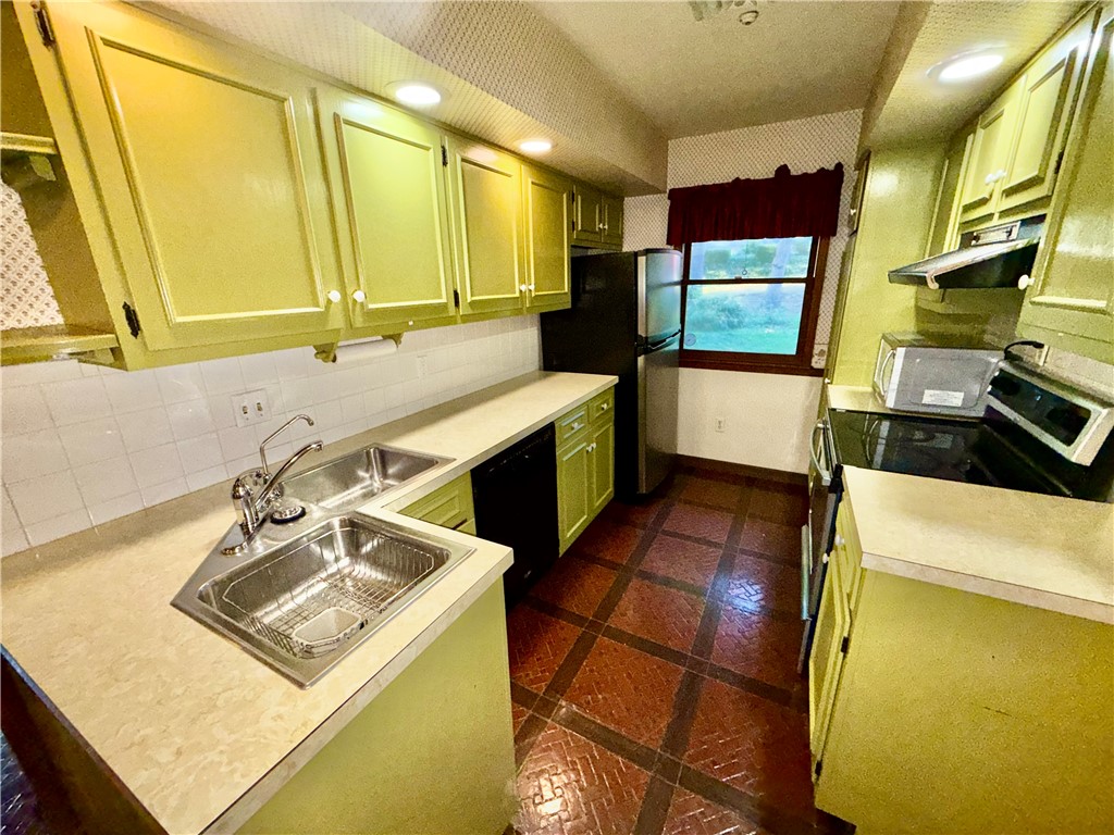 1440 W California Avenue Property Photo 5