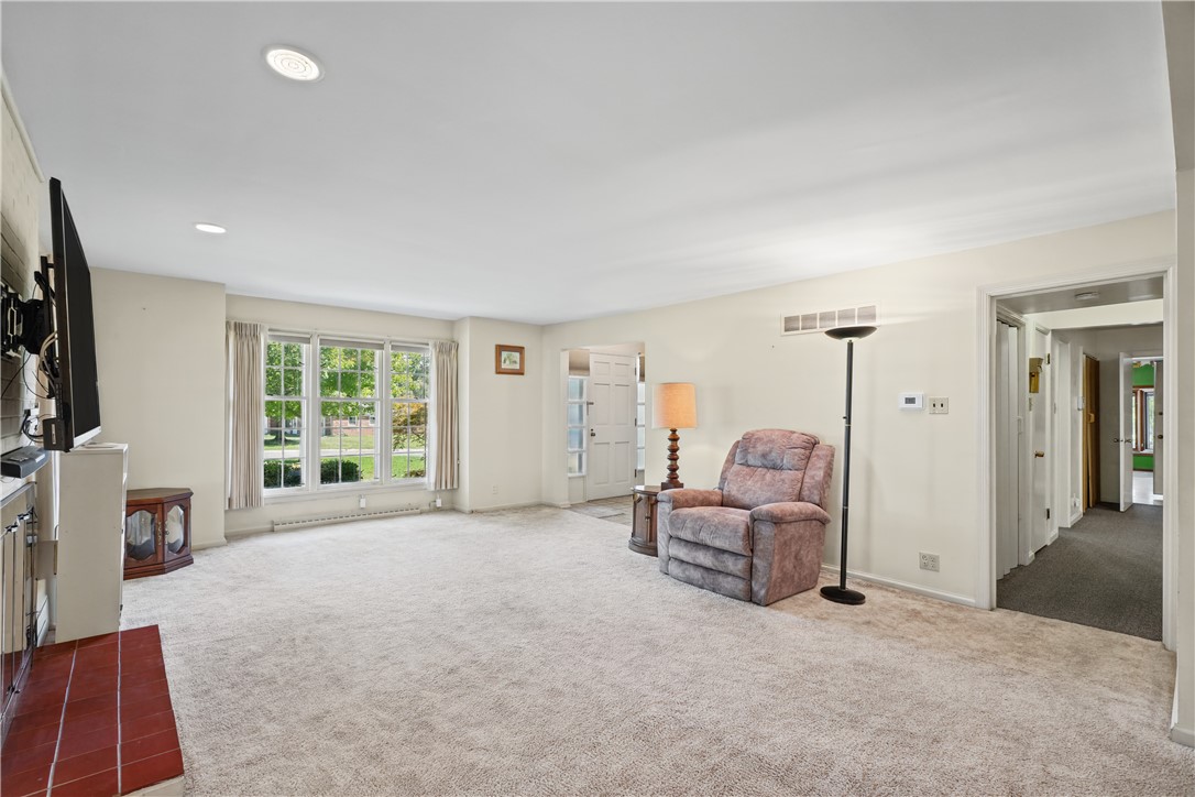 1426 N Logan Avenue Property Photo 10