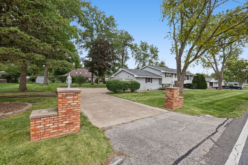106 E Hillshire Road Property Photo 2