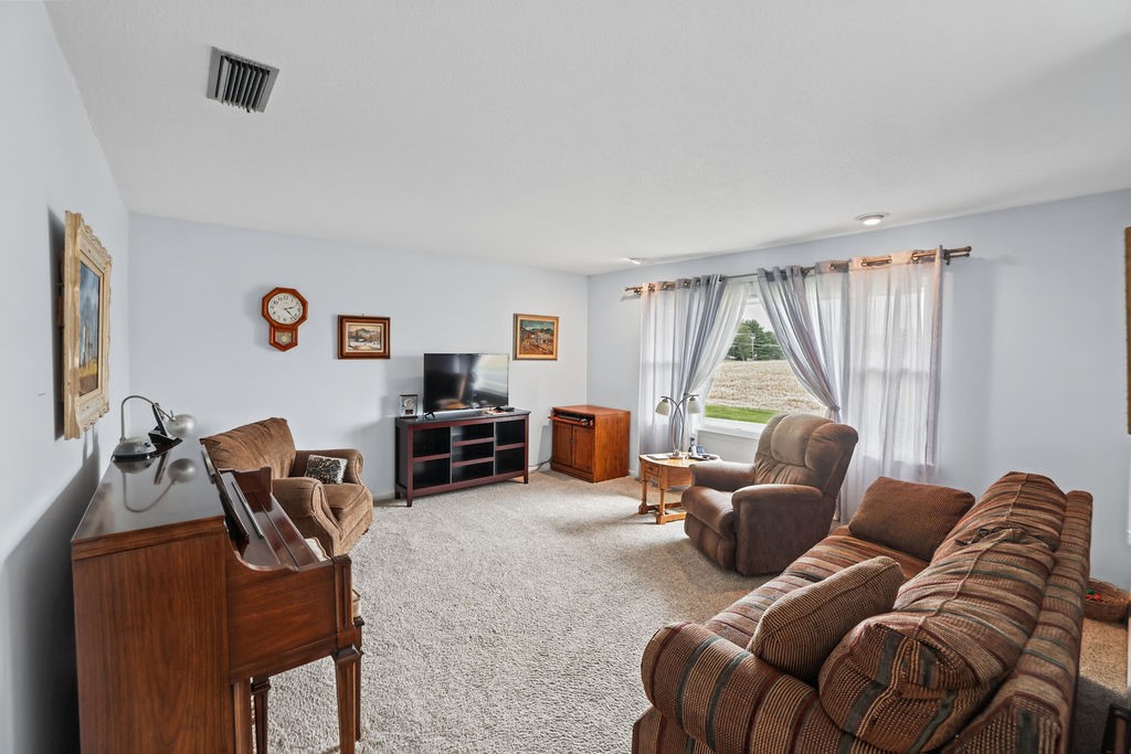 106 E Hillshire Road Property Photo 6
