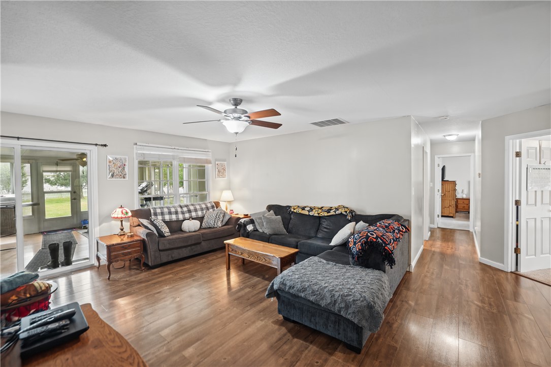 1304 S Patterson Road Property Photo 3