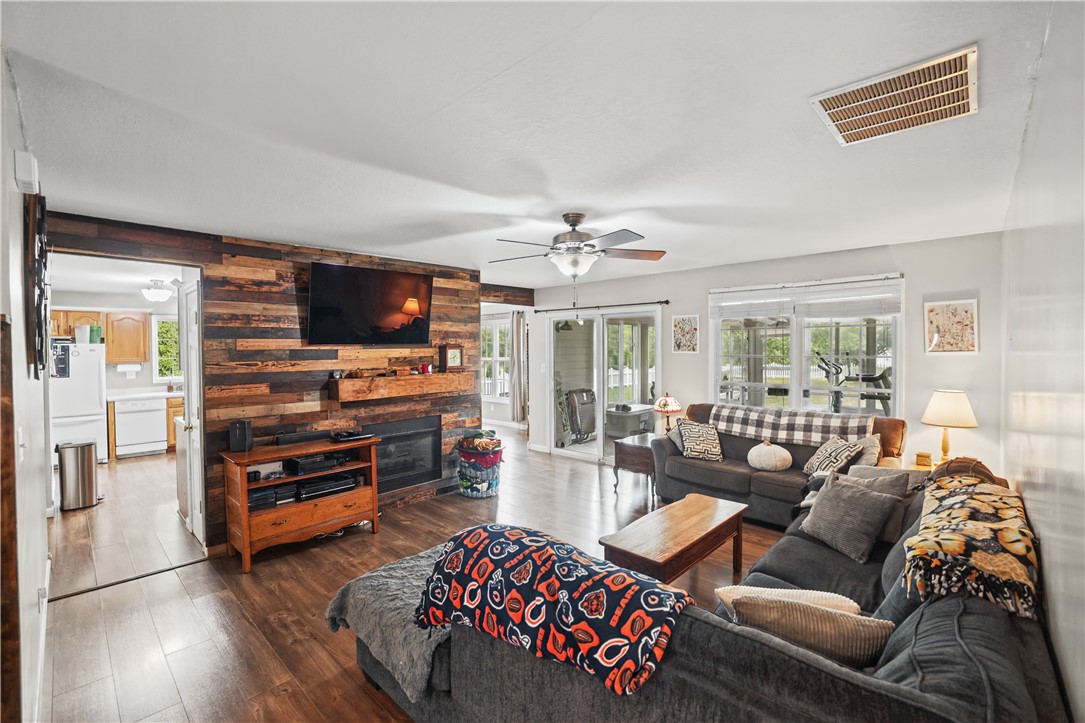 1304 S Patterson Road Property Photo 4