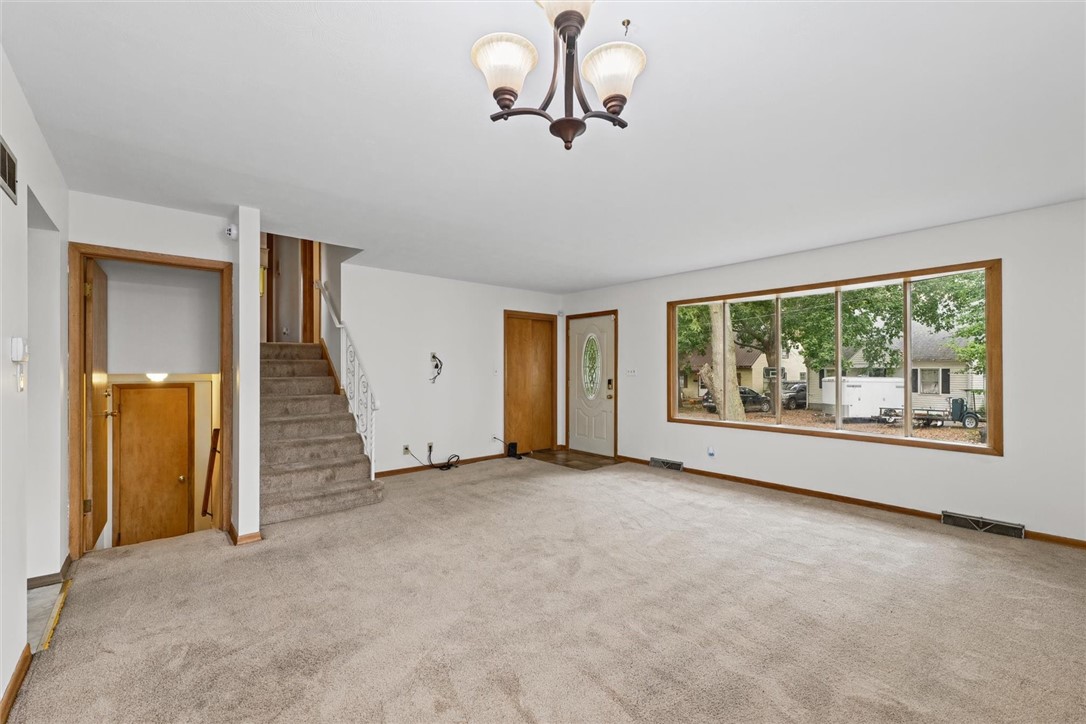 2035 Dickinson Avenue Property Photo 8