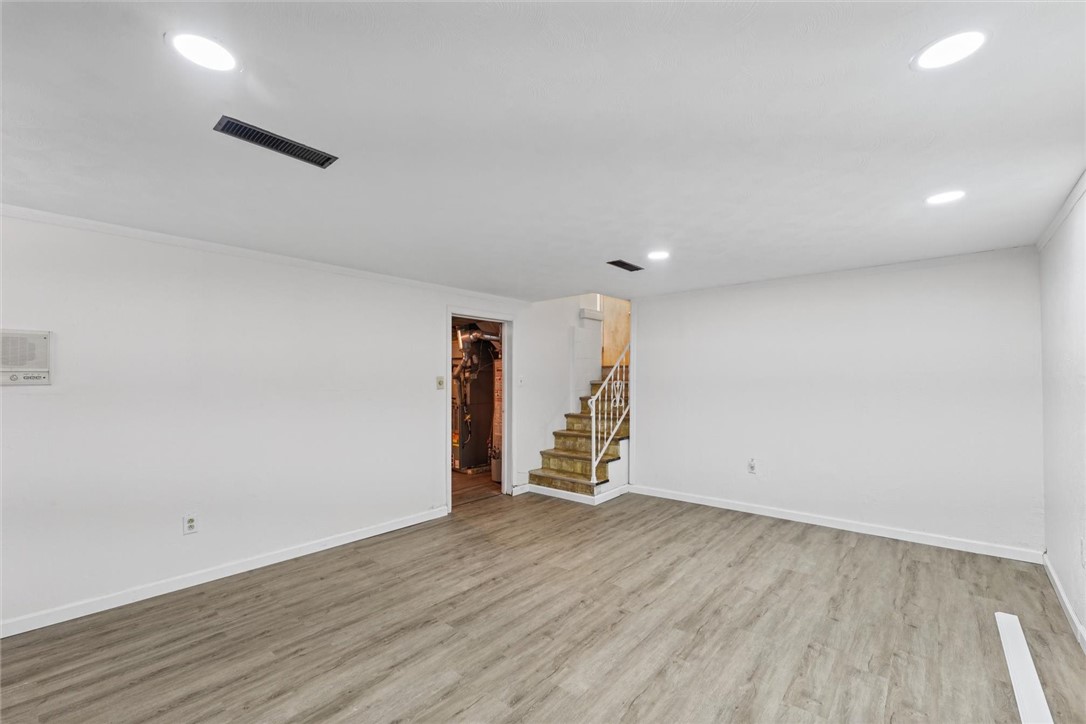 2035 Dickinson Avenue Property Photo 21