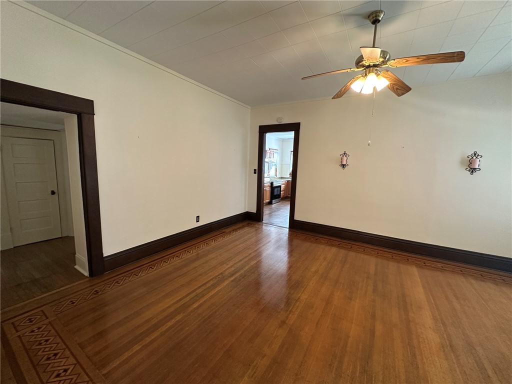 101 E Adams Avenue Property Photo 15