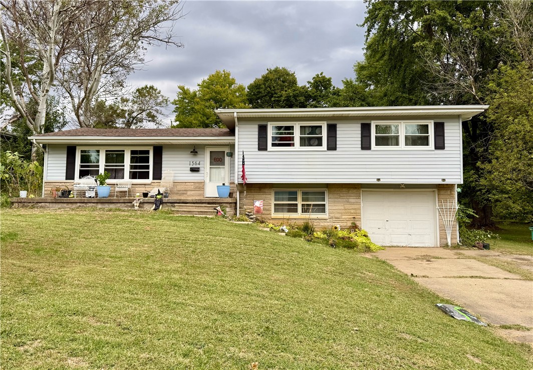 1564 W Allison Drive Property Photo 1