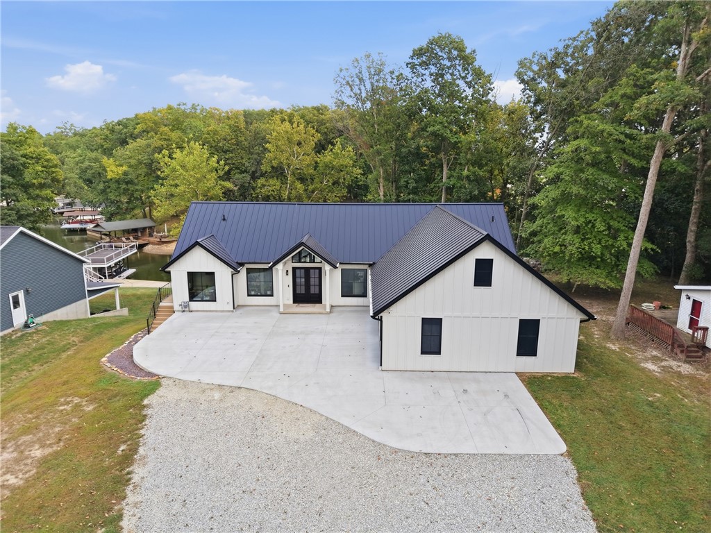 14042 South Shore Drive Property Photo 3