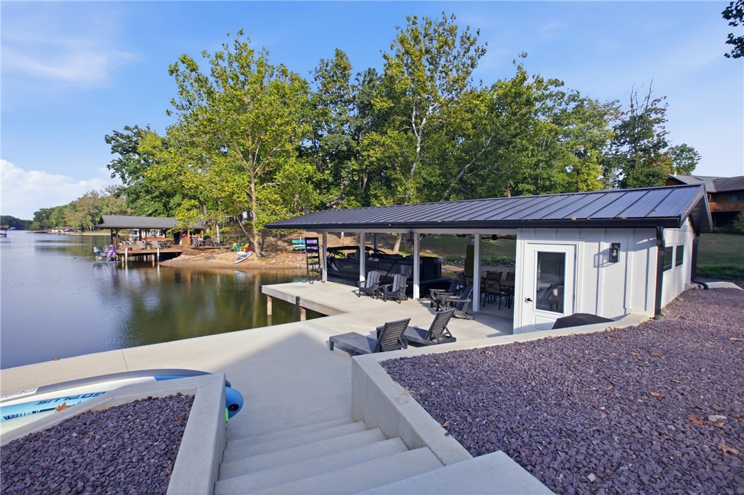 14042 South Shore Drive Property Photo 8