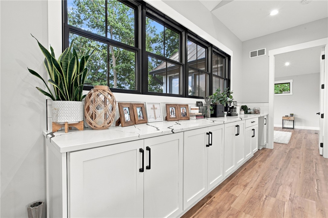 14042 South Shore Drive Property Photo 18