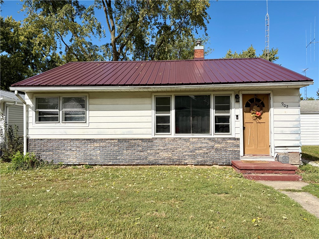 902 E First Street Property Photo 1
