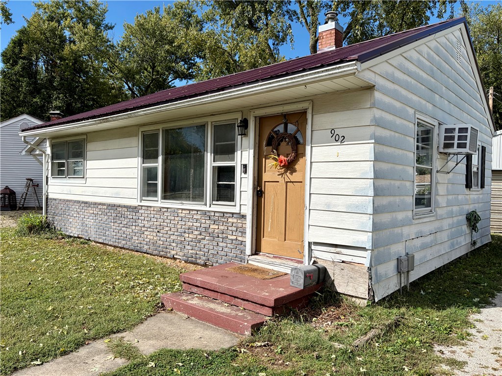 902 E First Street Property Photo 3
