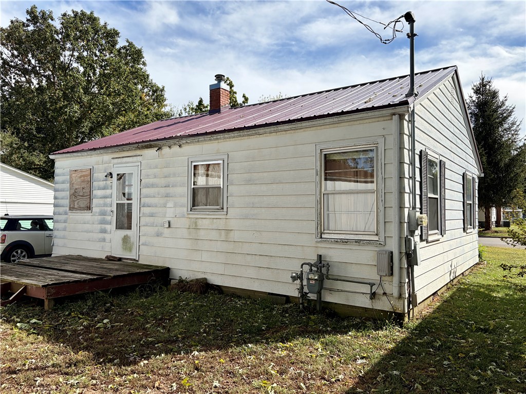 902 E First Street Property Photo 4