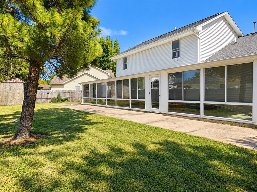 2114 Rosewood Court Property Photo 3