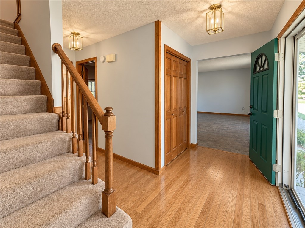 2114 Rosewood Court Property Photo 4