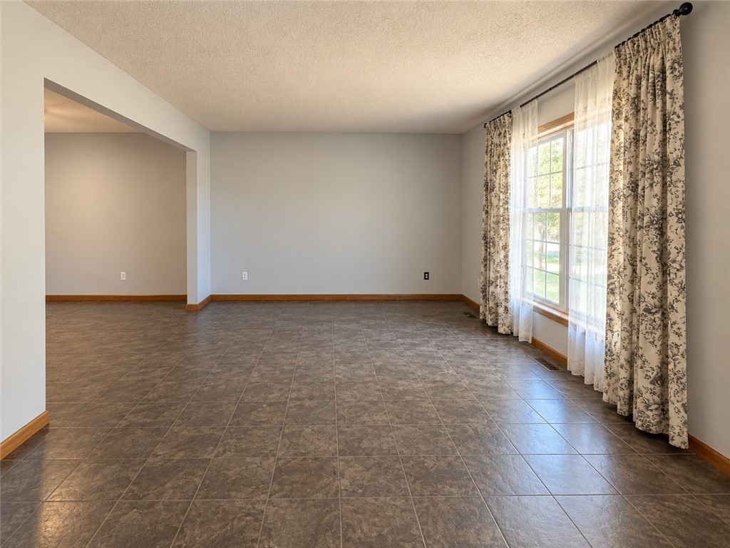 2114 Rosewood Court Property Photo 5