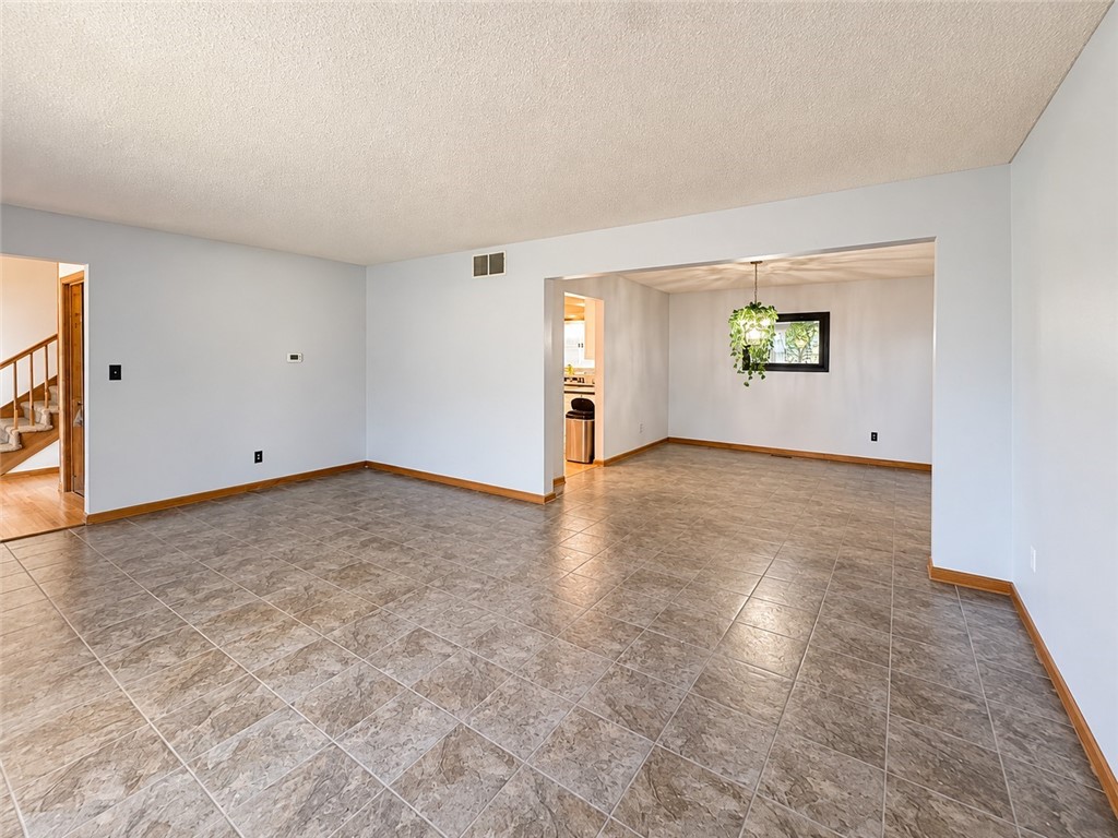 2114 Rosewood Court Property Photo 6