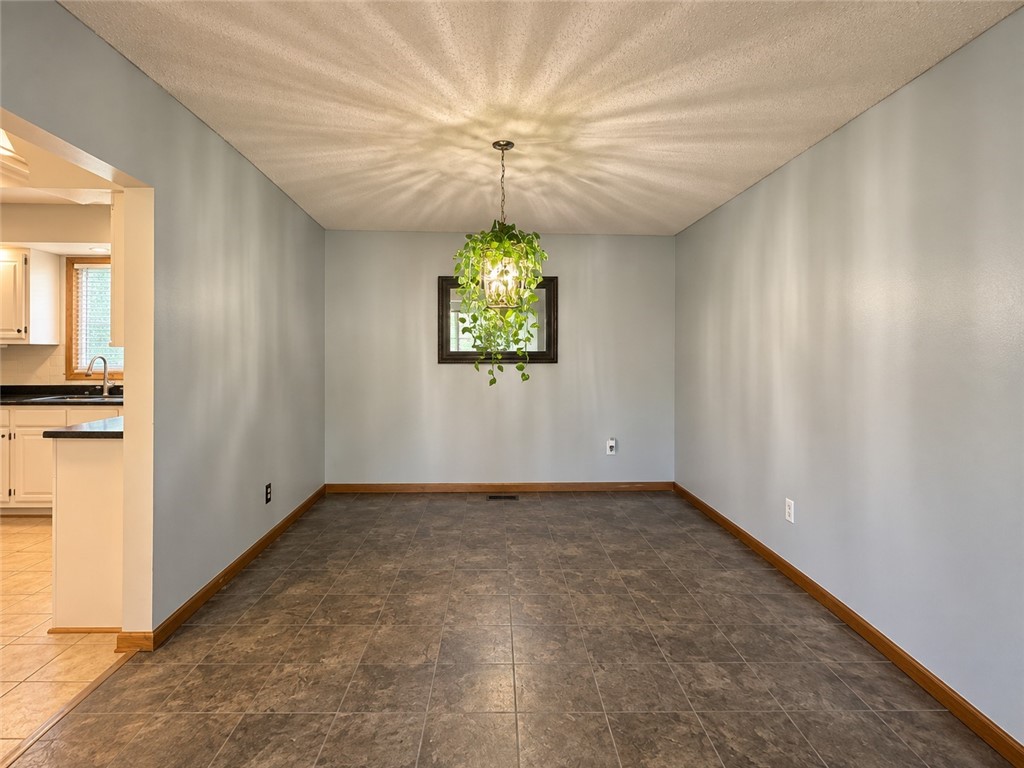 2114 Rosewood Court Property Photo 7