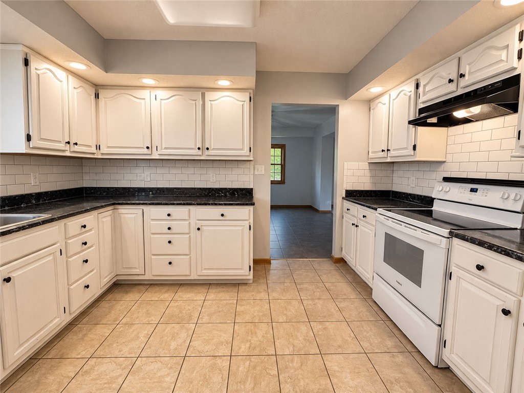 2114 Rosewood Court Property Photo 10
