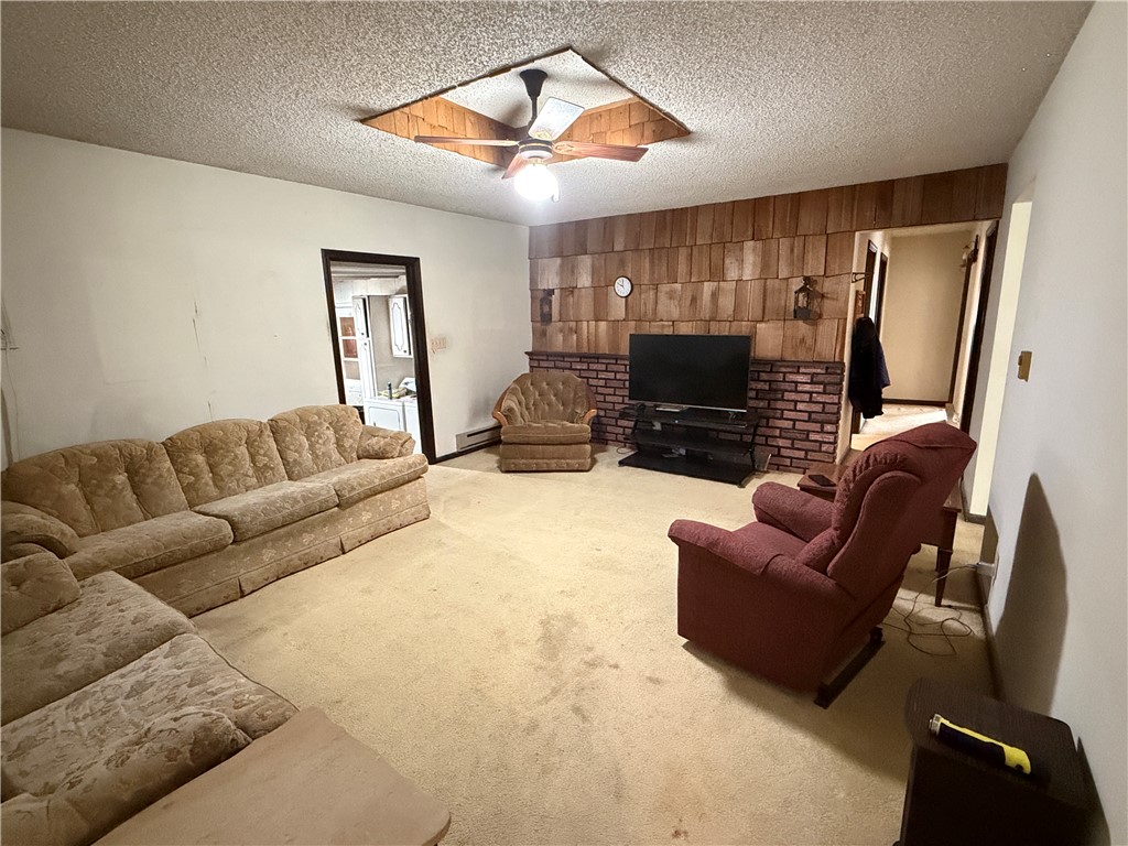 104 E Cedar Street Property Photo 4