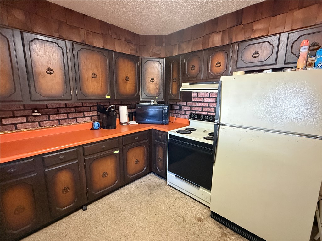 104 E Cedar Street Property Photo 7