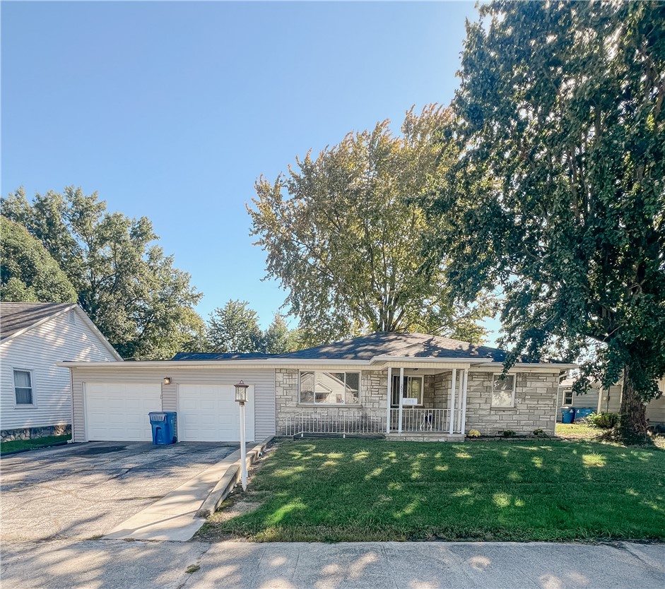 203 E Clearwater Street Property Photo 1