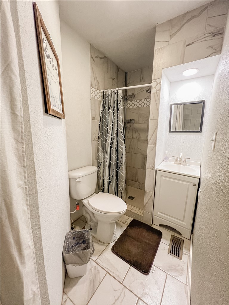 203 E Clearwater Street Property Photo 8