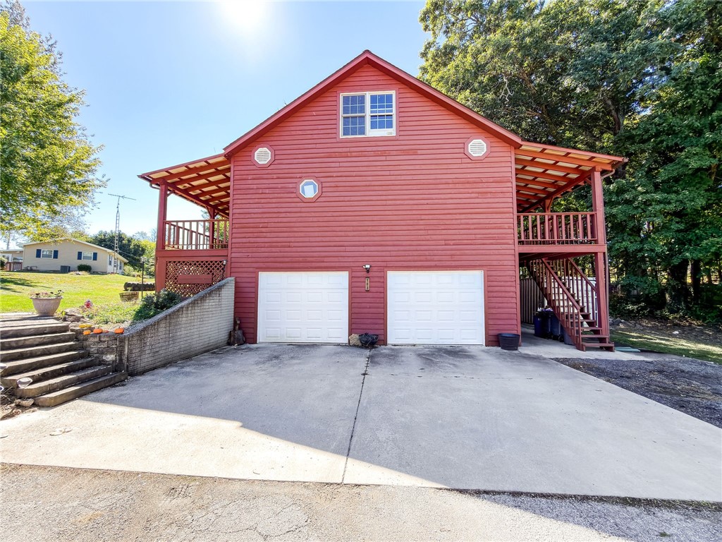 103 E Mountain Street Property Photo 5