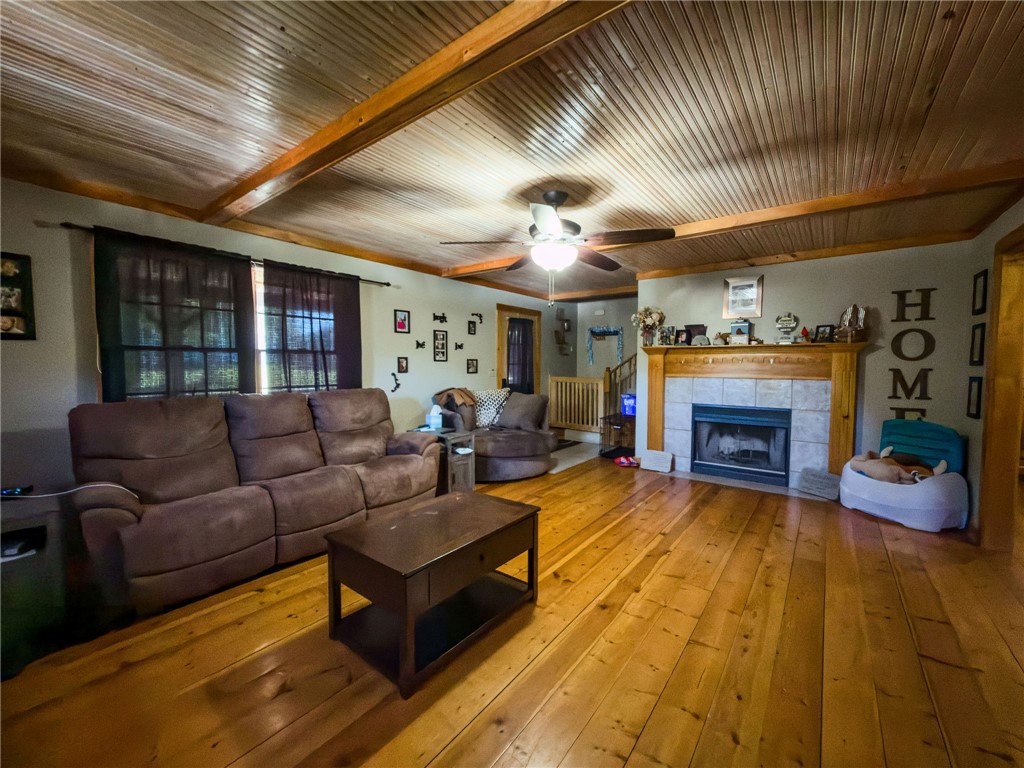 103 E Mountain Street Property Photo 8