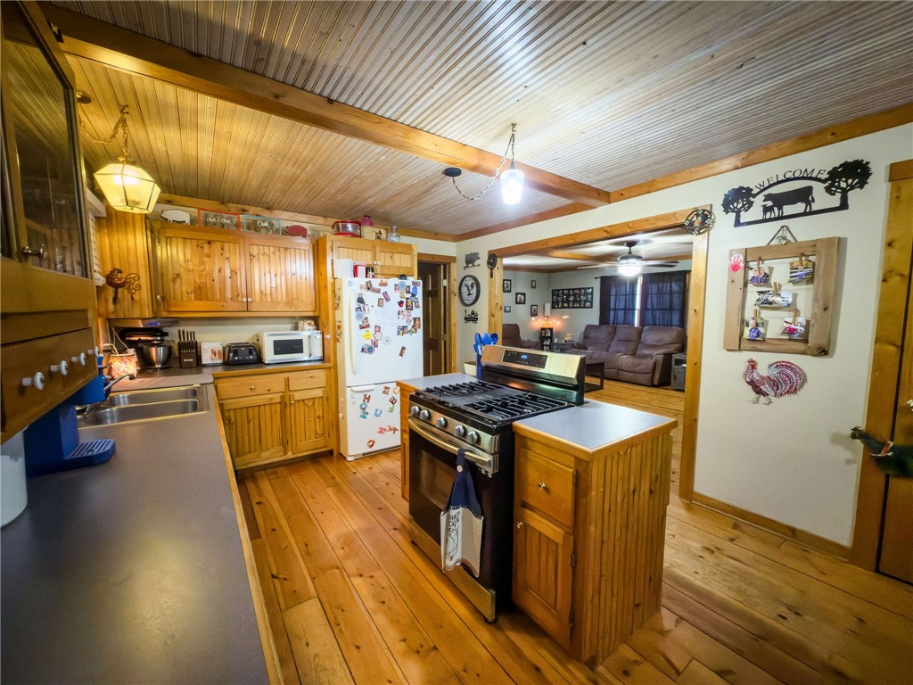 103 E Mountain Street Property Photo 12