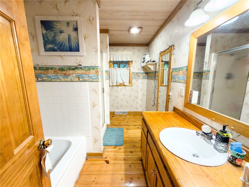 103 E Mountain Street Property Photo 18