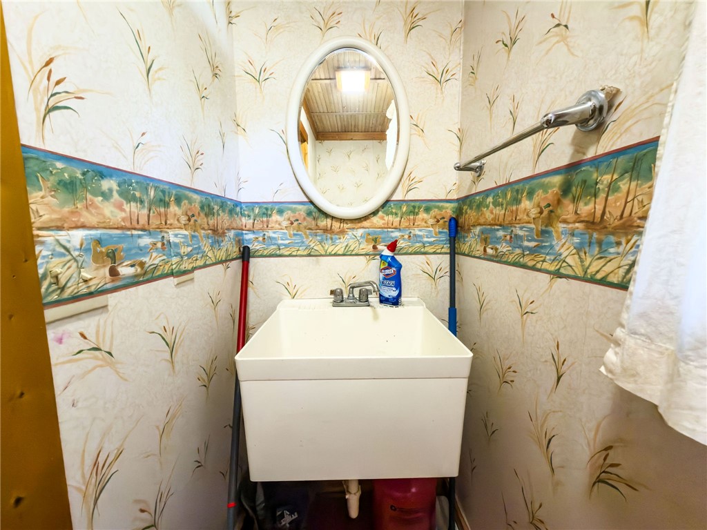 103 E Mountain Street Property Photo 38