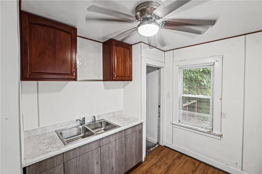 1536 E Division Street Property Photo 7