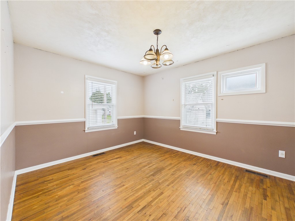 210 Lincoln Avenue Property Photo 4