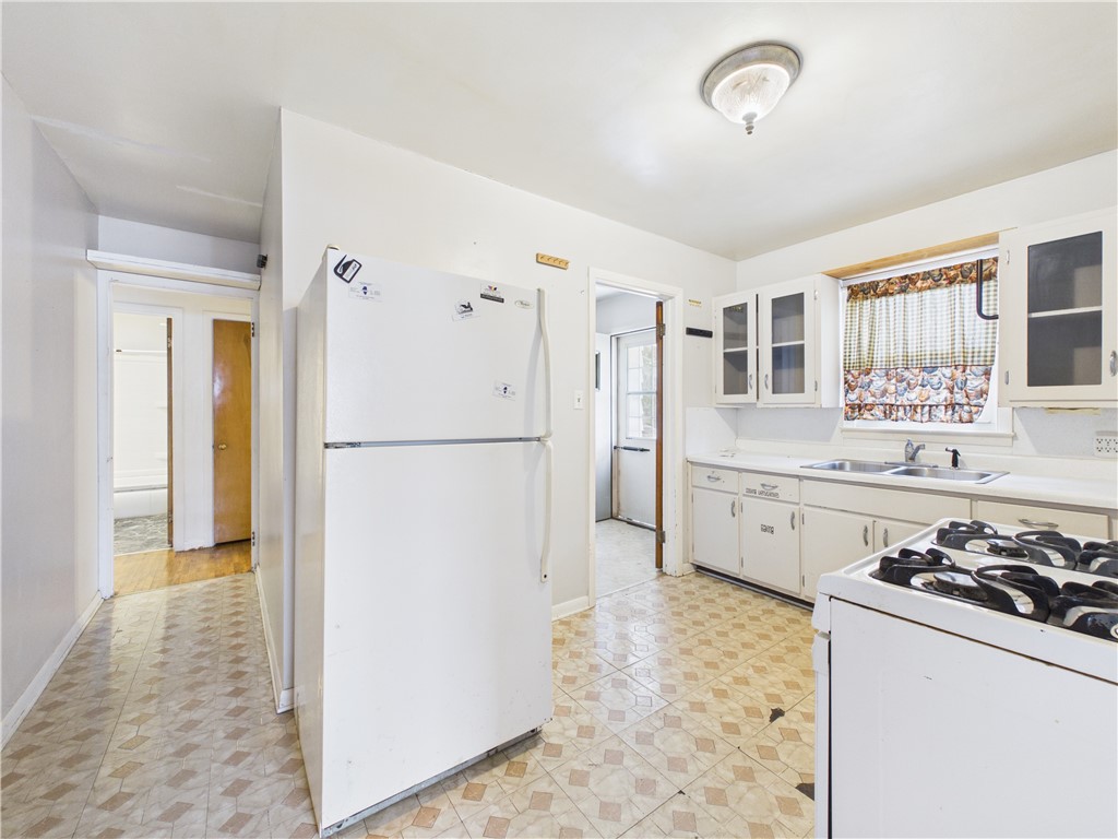 210 Lincoln Avenue Property Photo 7