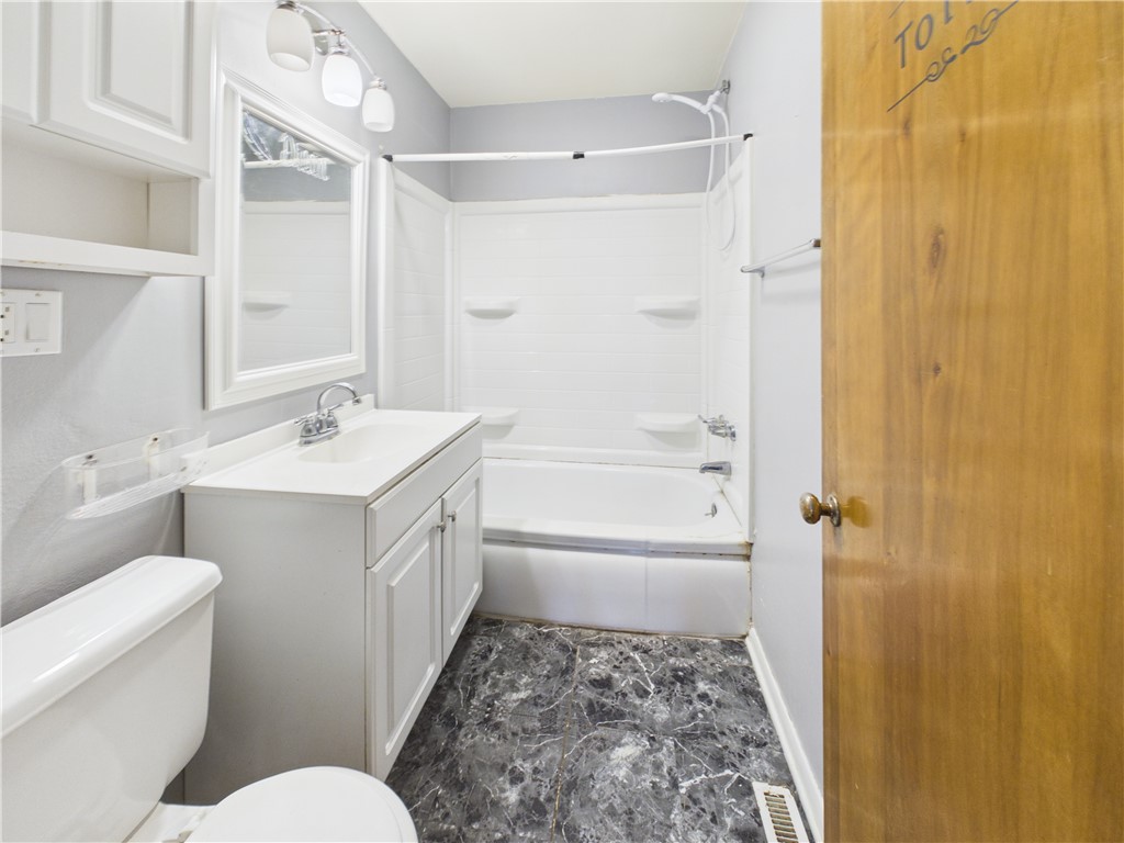 210 Lincoln Avenue Property Photo 9