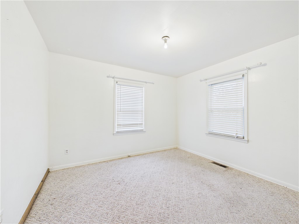 210 Lincoln Avenue Property Photo 10