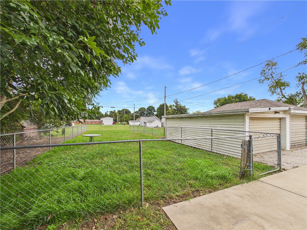 210 Lincoln Avenue Property Photo 11