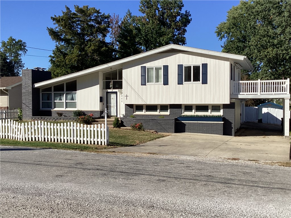 1000 Lynn Drive Property Photo 3