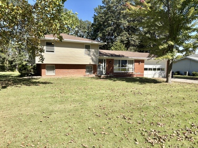 104 W Hawthorne Drive Property Photo 1